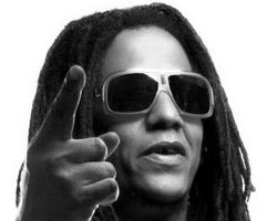 WHAT IS THE ZODIAC SIGN OF TEGO CALDERÓN?